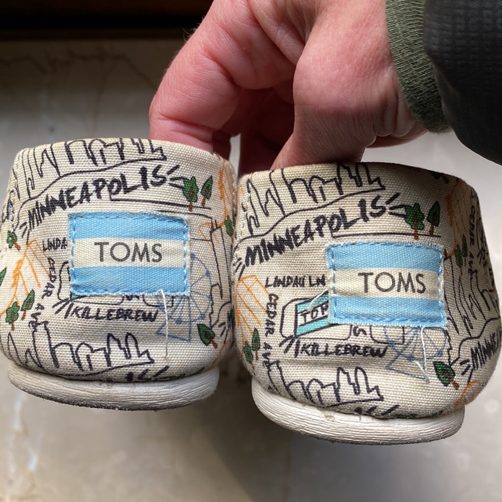 TOMS Alpargata Minneapolis Womens Shoes SZ 6 W